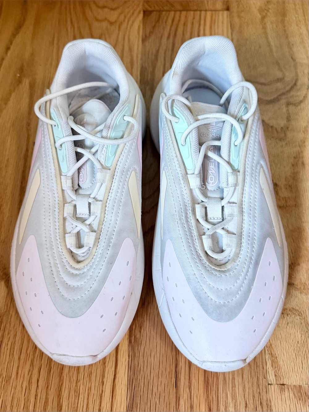 Adidas Ozelia White Pink Pastel Sneakers - Size 4.5